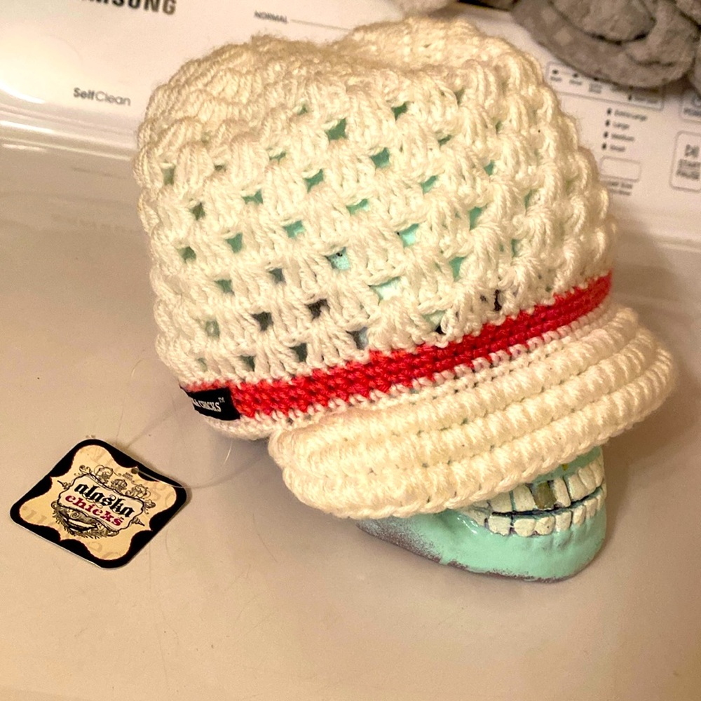 Alaska Chicks Hand Knitted Women’s Hat NEW